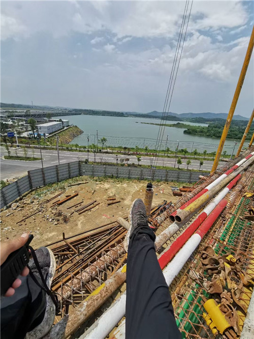 百色市作业中发生设备损坏或人员意外，责任怎么划分？