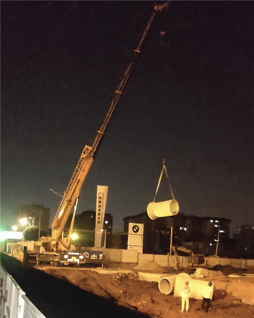 百色市“弯臂矫正”—— 吊车的 “形变补偿” 技术