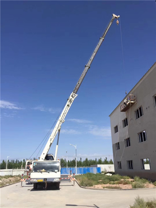 百色市“轻装强干”—— 吊车的 “轻量化臂架” 技术