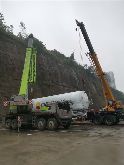 百色市“不怕风雨冻”—— 吊车的 “恶劣环境适应” 技术